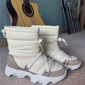 Sorel Women's Cream Chunky Winter Boots
